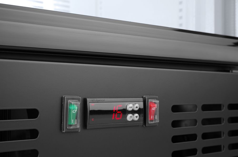 Backbar-Kühlschrank mit einer Tür Arktic 300L Schwarz 220-240V/195W 600x528x(H)1820mm-ING11194 Backbar-Kühlschrank mit einer Tür Arktic 300L Schwarz 220-240V/195W 600x528x(H)1820mm-ING11194
